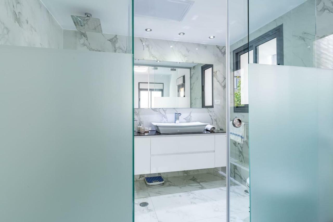 75m² 2 slaapkamer, 2 privé badkamer Appartement in Strandgebied Tel Aviv Buitenkant foto